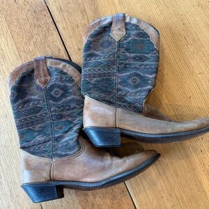 Stylish Tan and Green Women's Boots